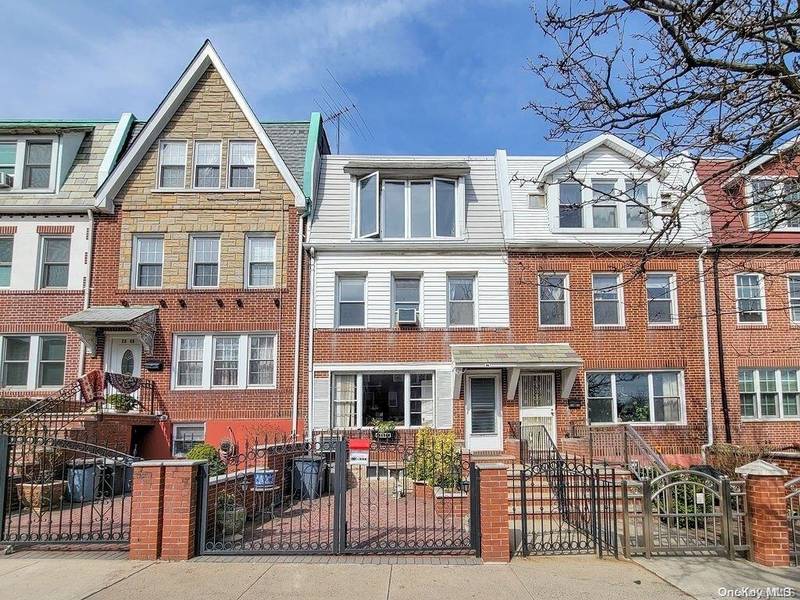 20-44 33rd ST, Long Island City, NY 11105