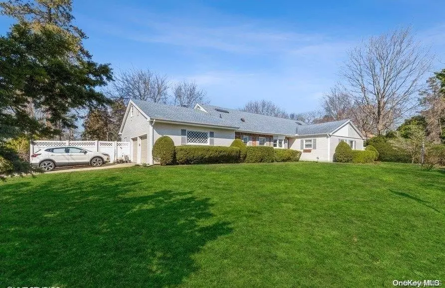 601 Rockland ST, Westbury, NY 11590