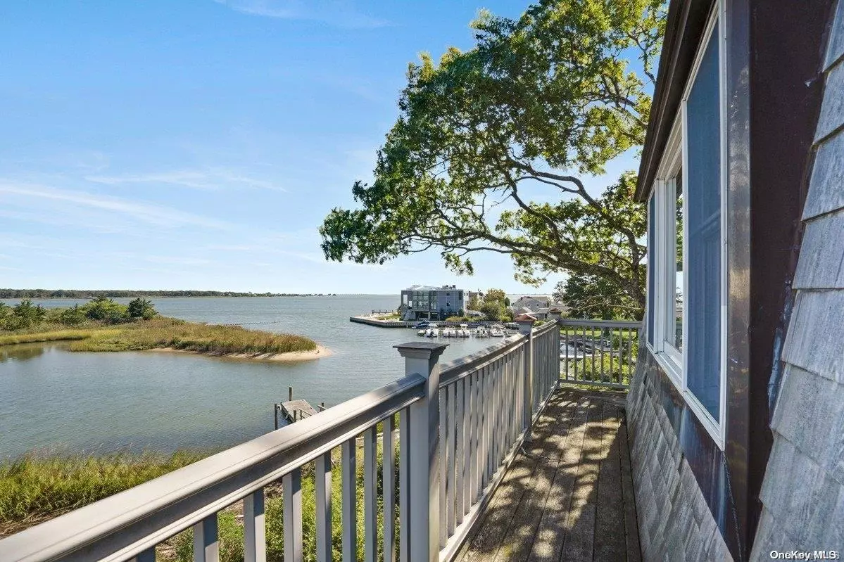 East Quogue, NY 11942,55 W End AVE