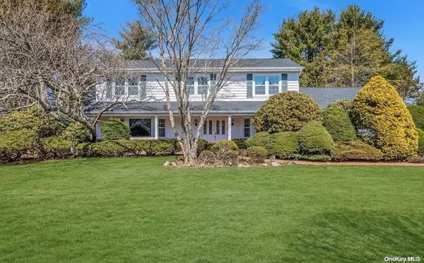 91 Sharon LN, Greenlawn, NY 11740
