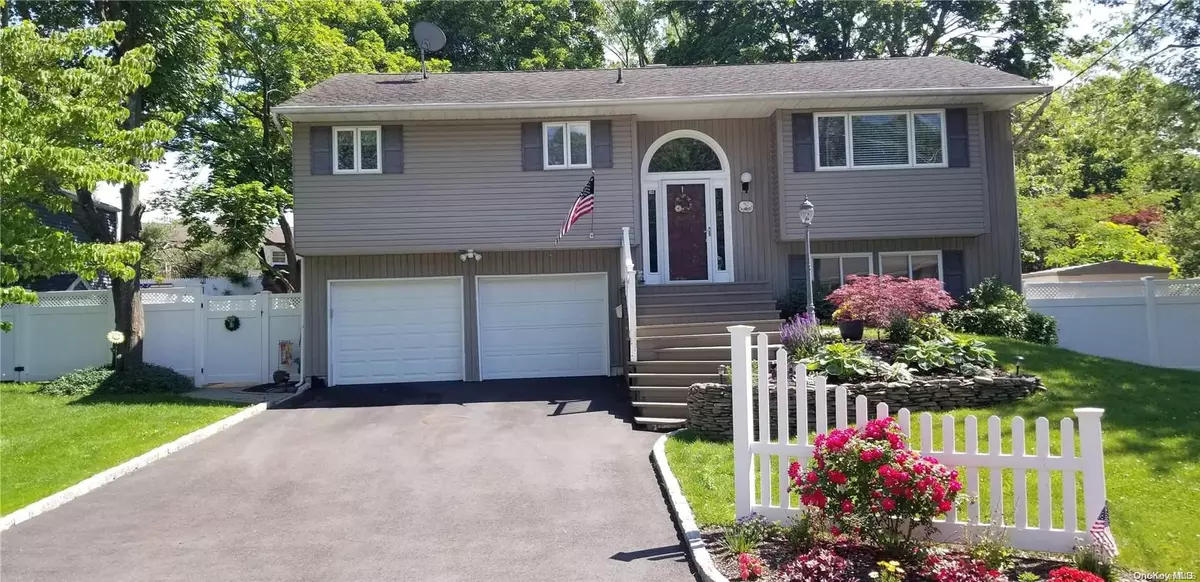 East Patchogue, NY 11772,42 Circle DR