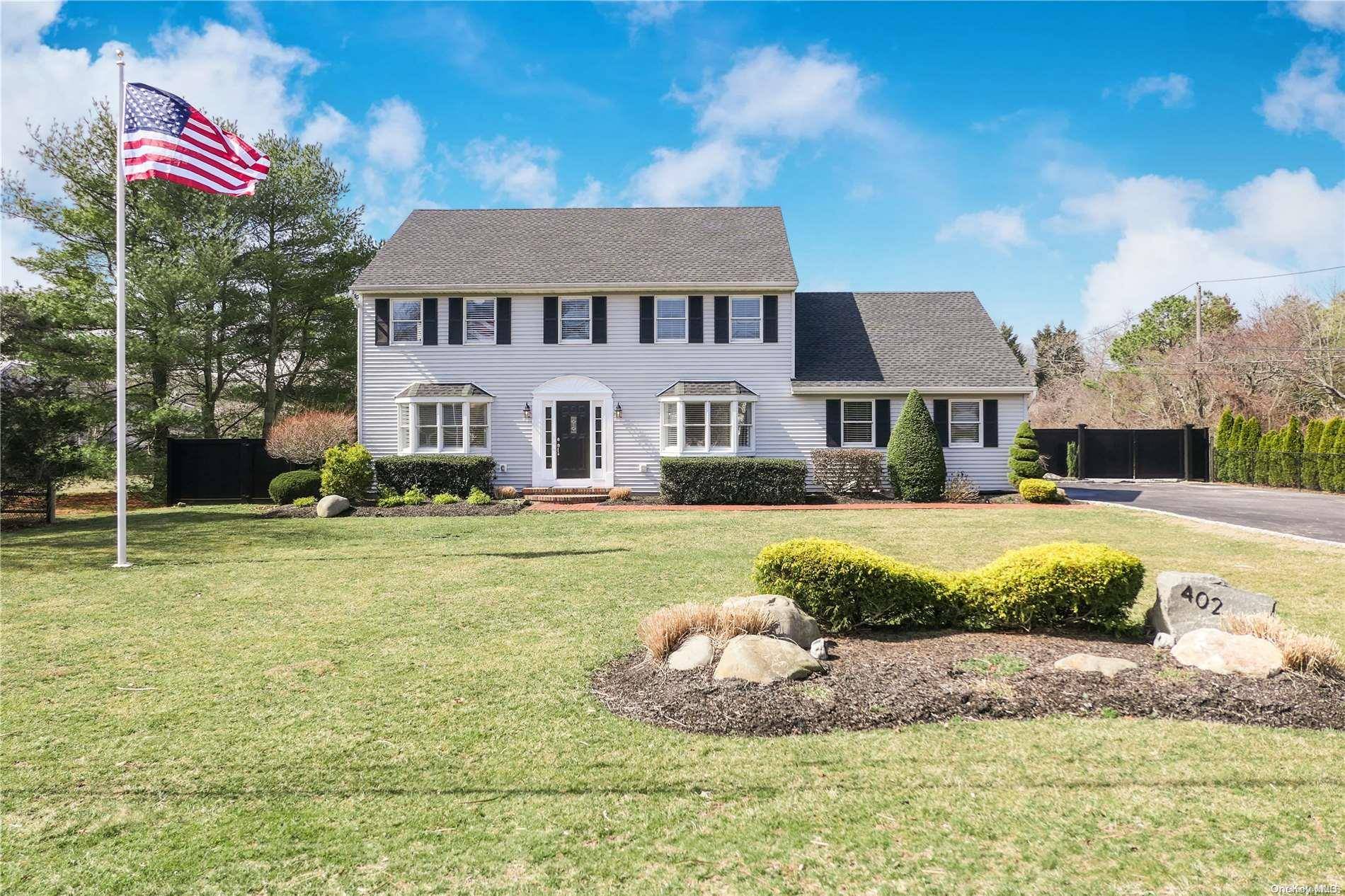 402 Munsell RD, East Patchogue, NY 11772