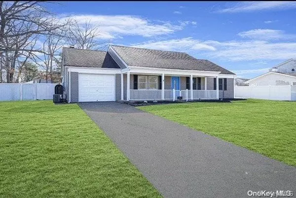 Coram, NY 11727,31 Winside LN