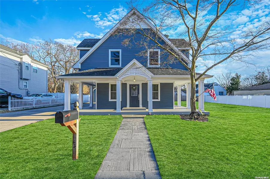 44 Oak ST, Lake Grove, NY 11755