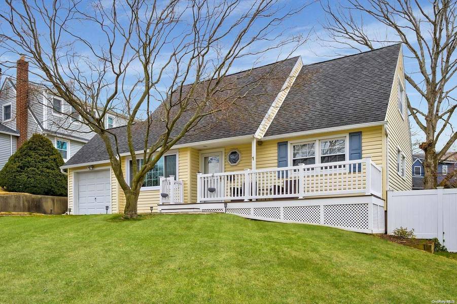 1 Paine AVE, Farmingdale, NY 11735
