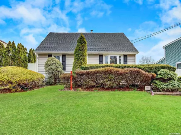 1047 West DR, Merrick, NY 11566