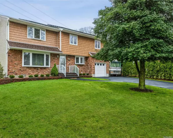 Hauppauge, NY 11788,27 Mackay DR