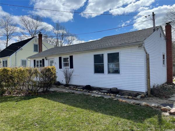 62 Pinewood DR, Shirley, NY 11967