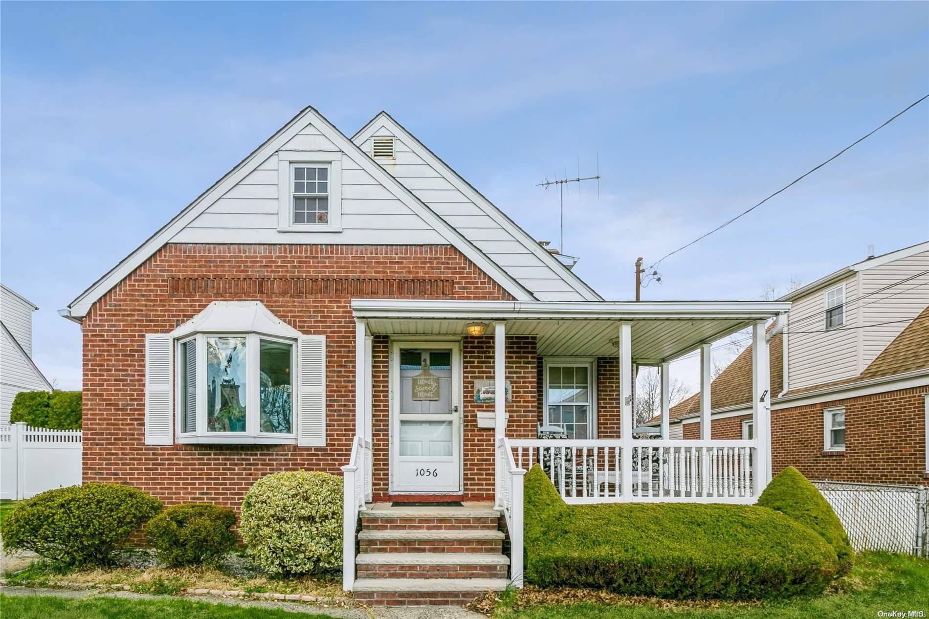 1056 Mosefan ST, Franklin Square, NY 11010