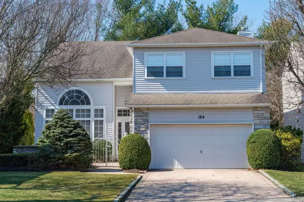 184 Windwatch DR #-, Hauppauge, NY 11788