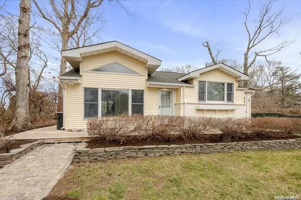 21 N Hampton AVE, Miller Place, NY 11764