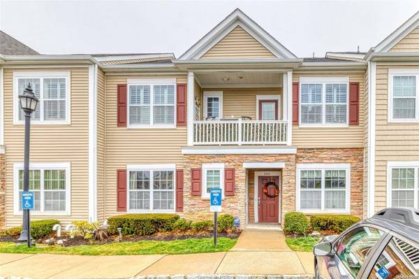 204 Bethaven LN #204, Massapequa, NY 11758