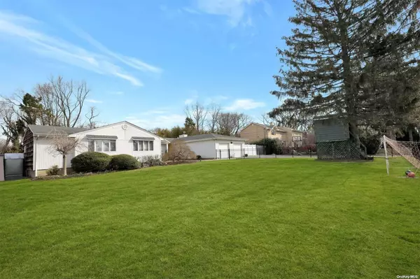 9 Salem CT, Syosset, NY 11791