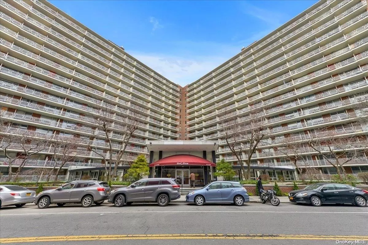 Rego Park, NY 11374,61-15 97th Street #8H