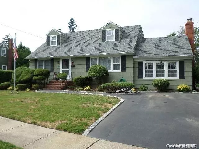 3867 Lincoln ST, Seaford, NY 11783