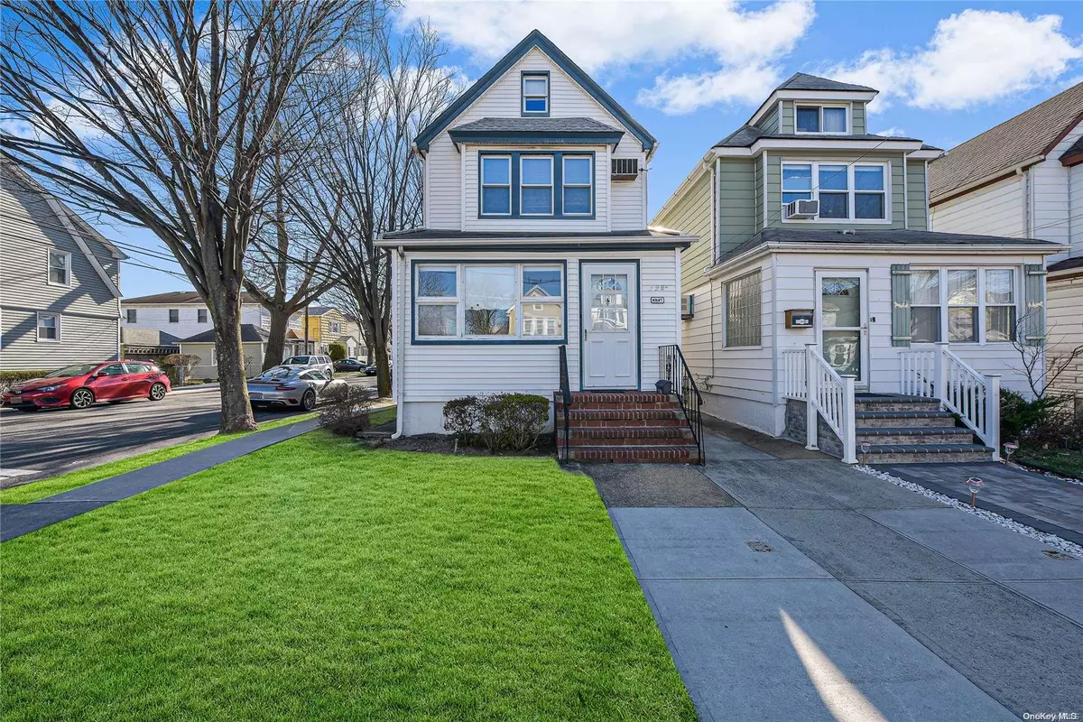 Bellerose, NY 11426,88-47 247th ST