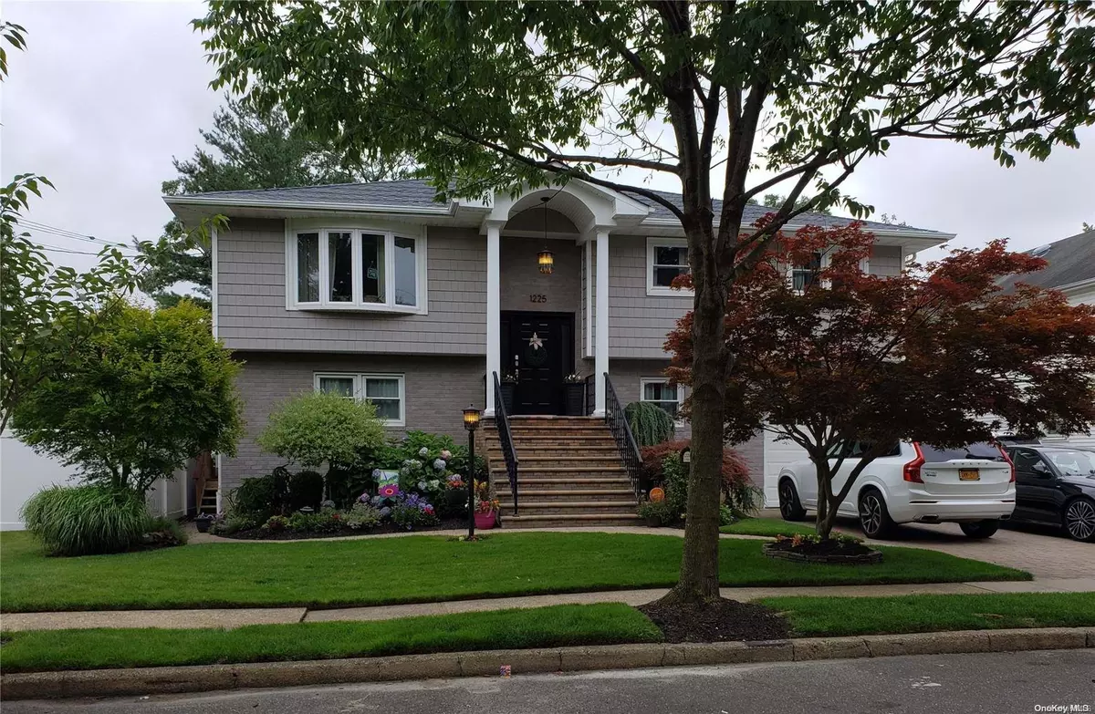 Merrick, NY 11566,1225 Taft AVE