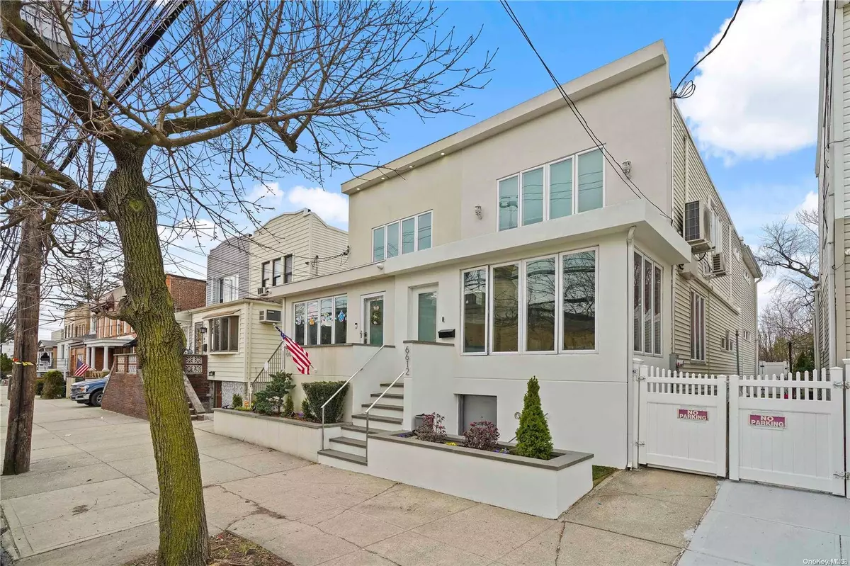 Middle Village, NY 11379,66-12 79th PL