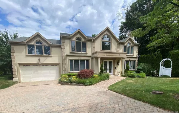 Roslyn, NY 11576,3 Spruce DR