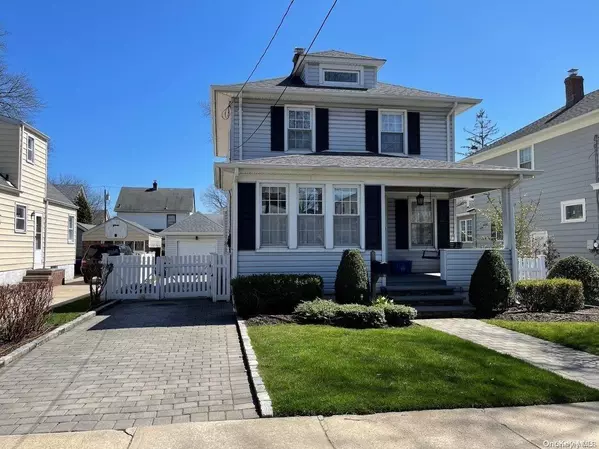 Floral Park, NY 11001,149 Violet AVE