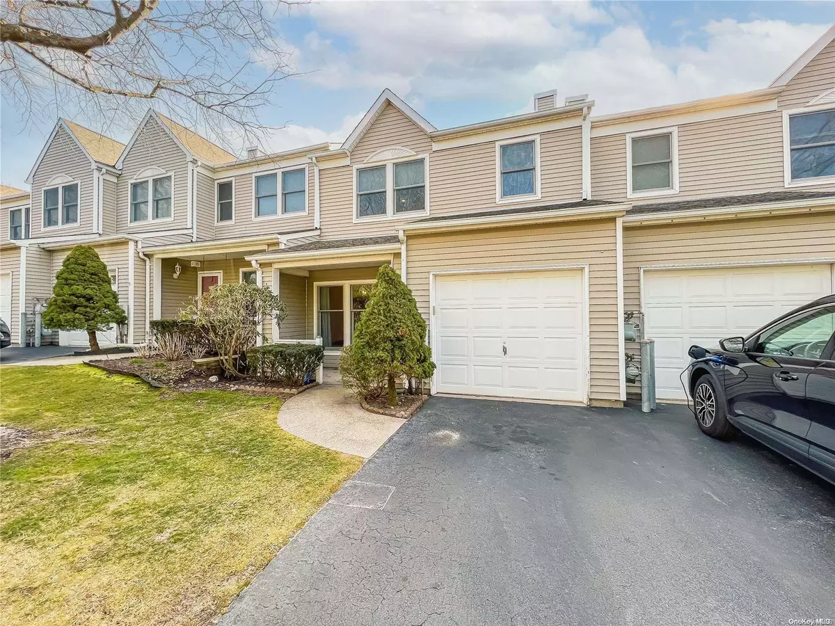 Port Jefferson, NY 11777,10 Sea Court LN #10