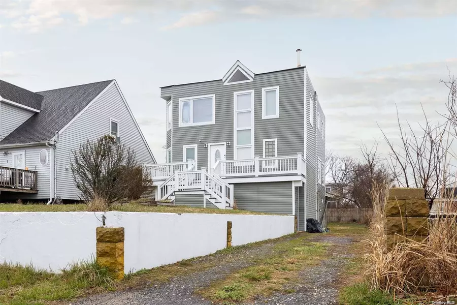 3 Shore DR, Mastic Beach, NY 11951