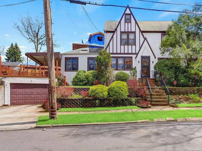 252-20 Brattle AVE, Little Neck, NY 11362