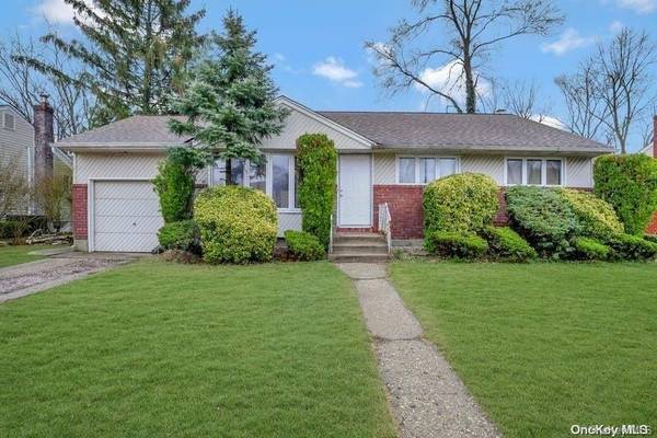 47 Stephen DR, Plainview, NY 11803