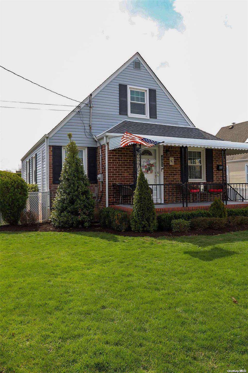 451 Jackson AVE, Mineola, NY 11501