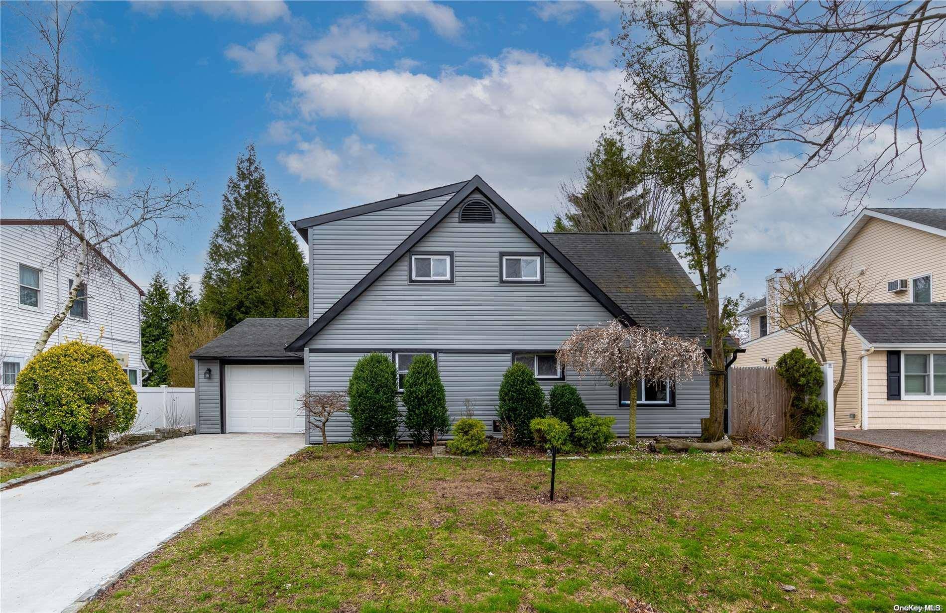 28 Page LN, Westbury, NY 11590