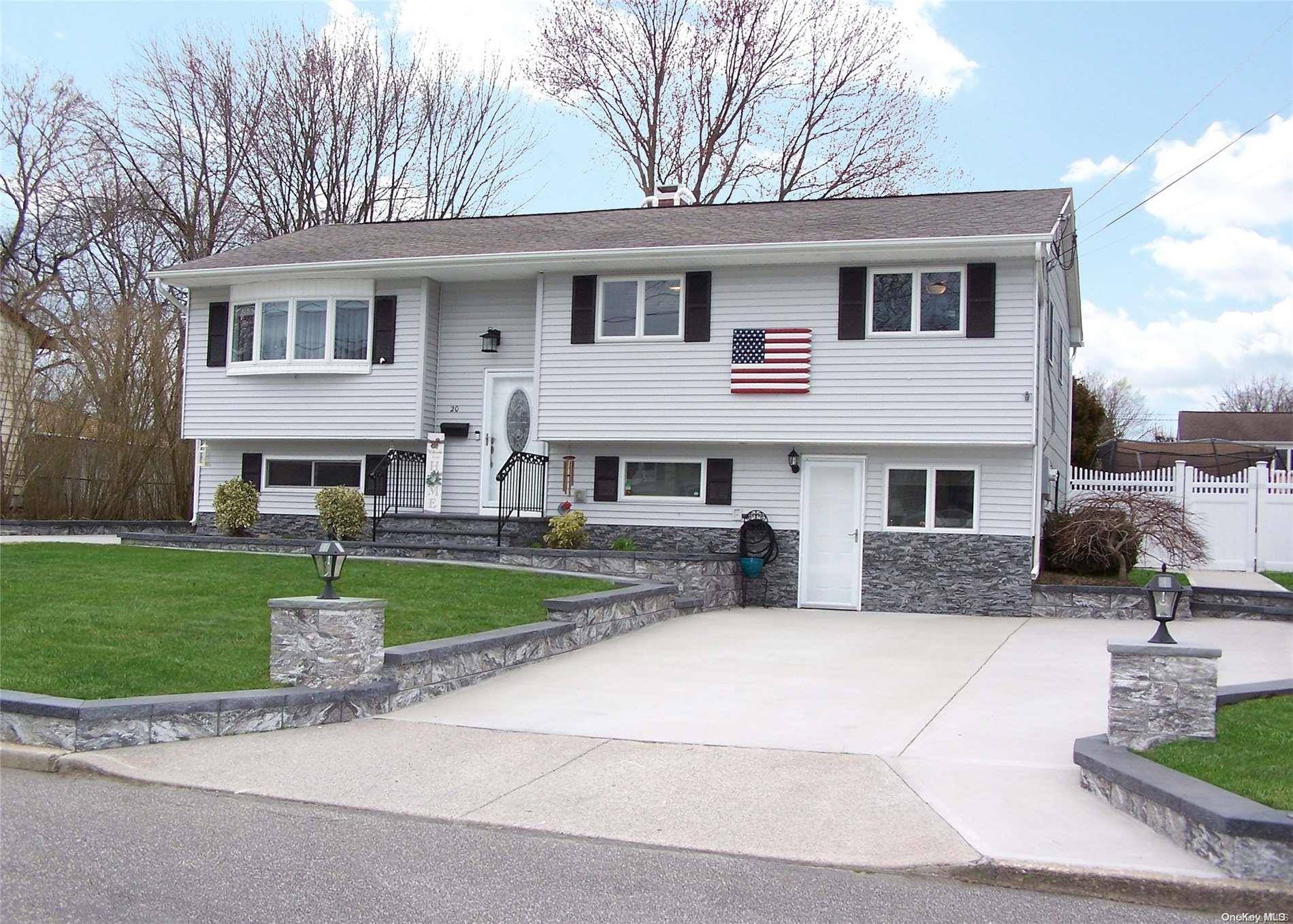 20 Bea AVE, Ronkonkoma, NY 11779