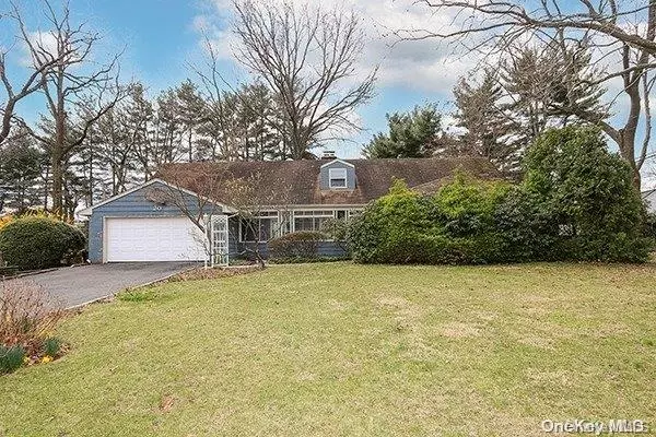 Manhasset, NY 11030,20 Oaktree LN