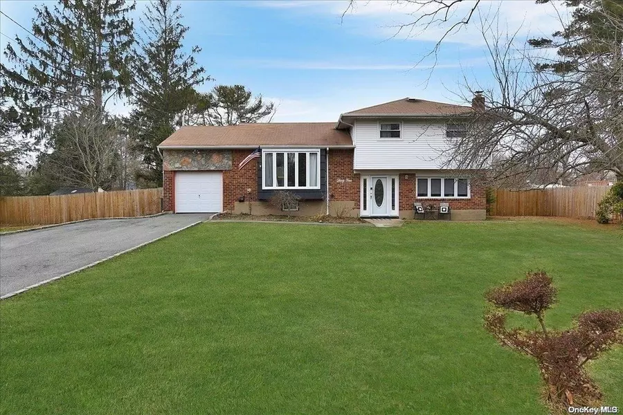 34 Graystone DR, East Northport, NY 11731