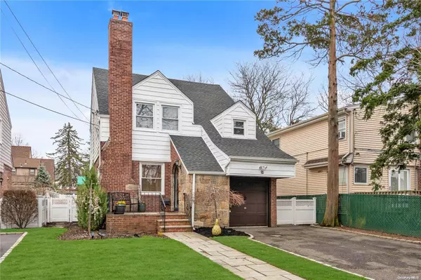 10 Horton ST, Malverne, NY 11565
