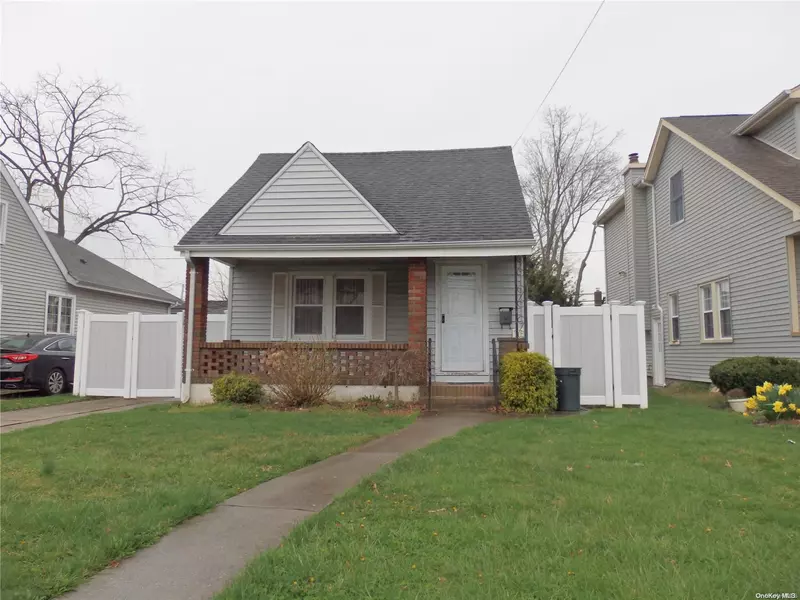 2664 Rosebud AVE, Merrick, NY 11566