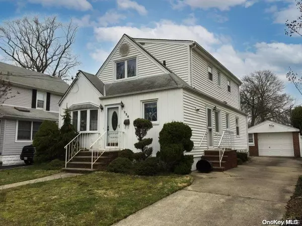 Lynbrook, NY 11563,238 Kensington RD