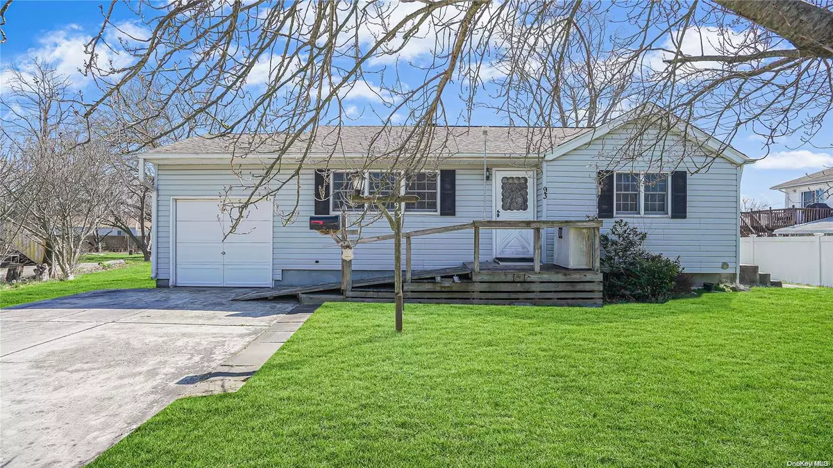 East Patchogue, NY 11772,93 Andreano AVE