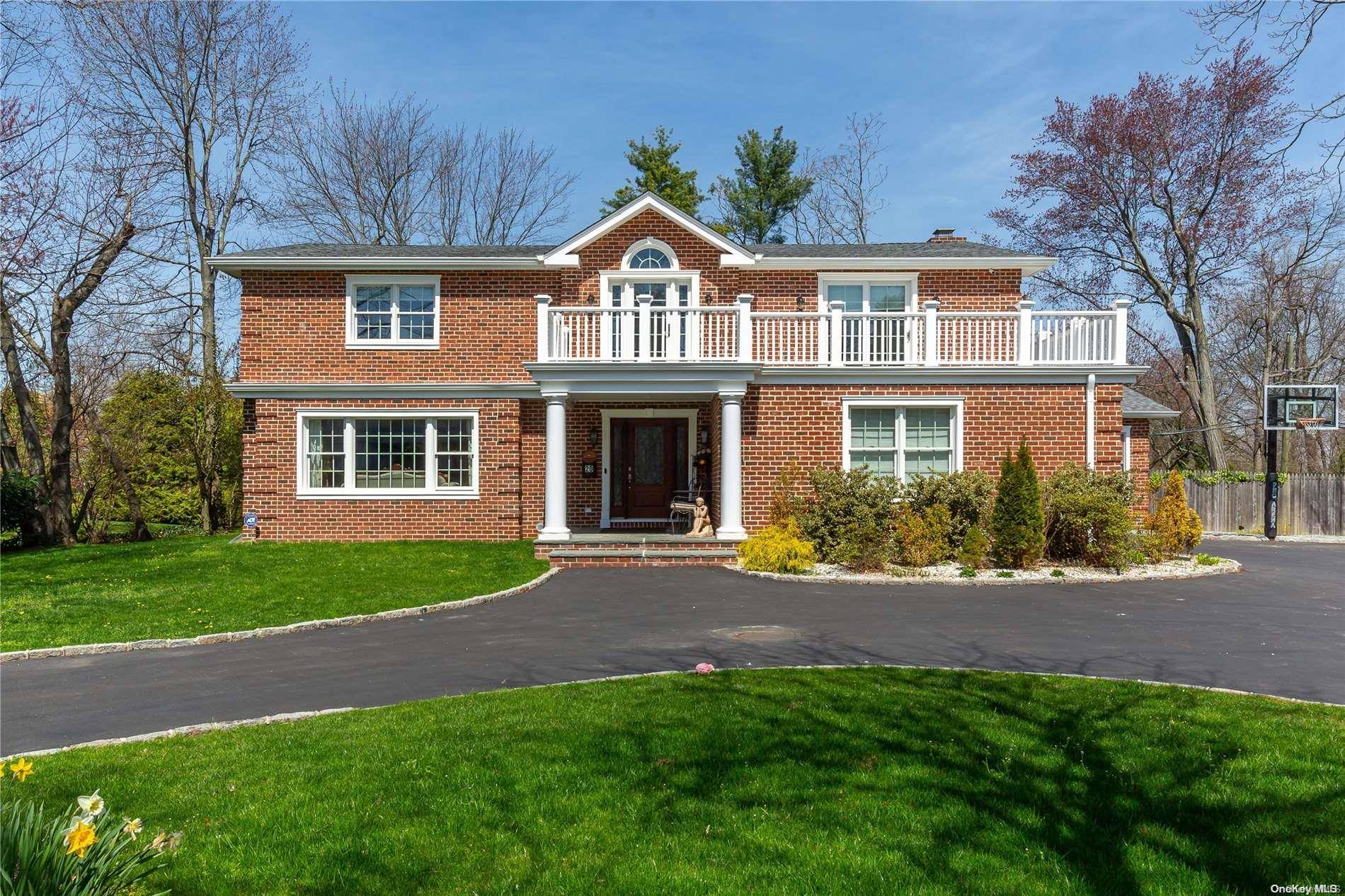 20 Woodland RD, Roslyn, NY 11576