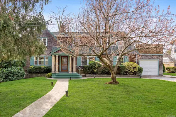 15 Van Arsdale PL, Manhasset, NY 11030