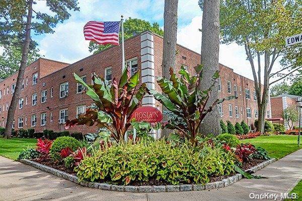 32 Edwards ST #2A, Roslyn Heights, NY 11577