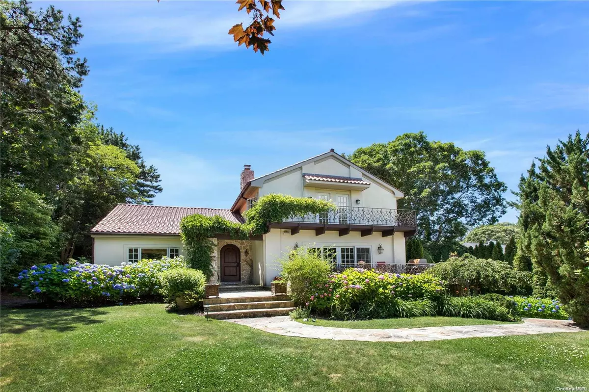 Southampton, NY 11968,18 Club DR