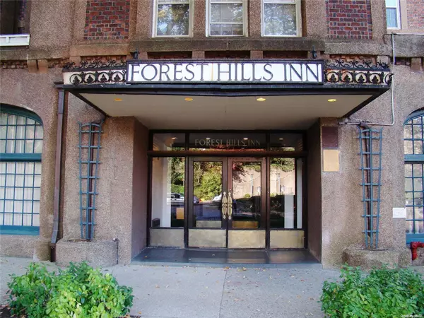 Forest Hills, NY 11375,1 Station SQ #202