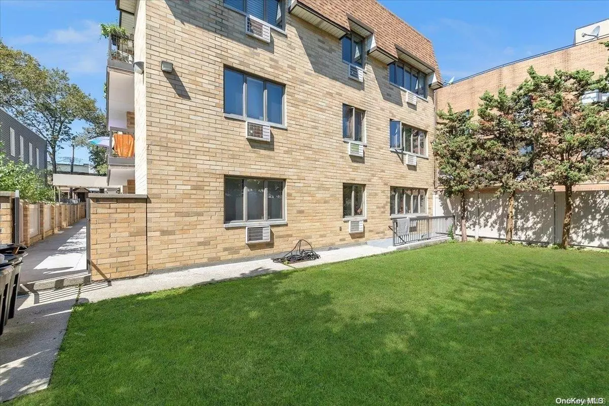 Middle Village, NY 11379,66-59 71st ST #2B