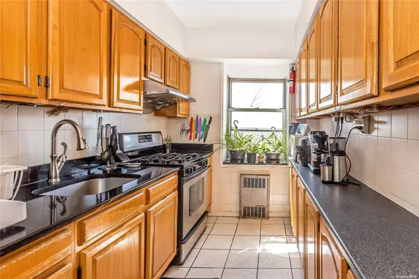 28-01 Union ST #5D, Flushing, NY 11354