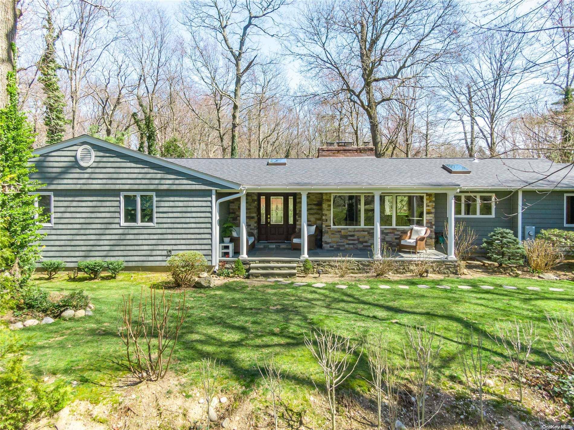 31 Maplewood DR, Northport, NY 11768