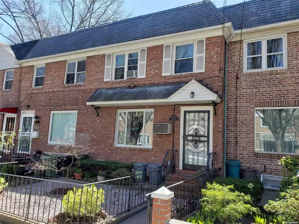 60-52 83rd PL, Middle Village, NY 11379