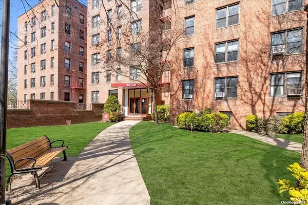 150-10 71st AVE #3H,  Flushing,  NY 11367