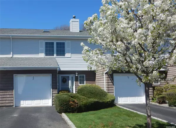 32 Sandy Hill RD #32, Commack, NY 11725