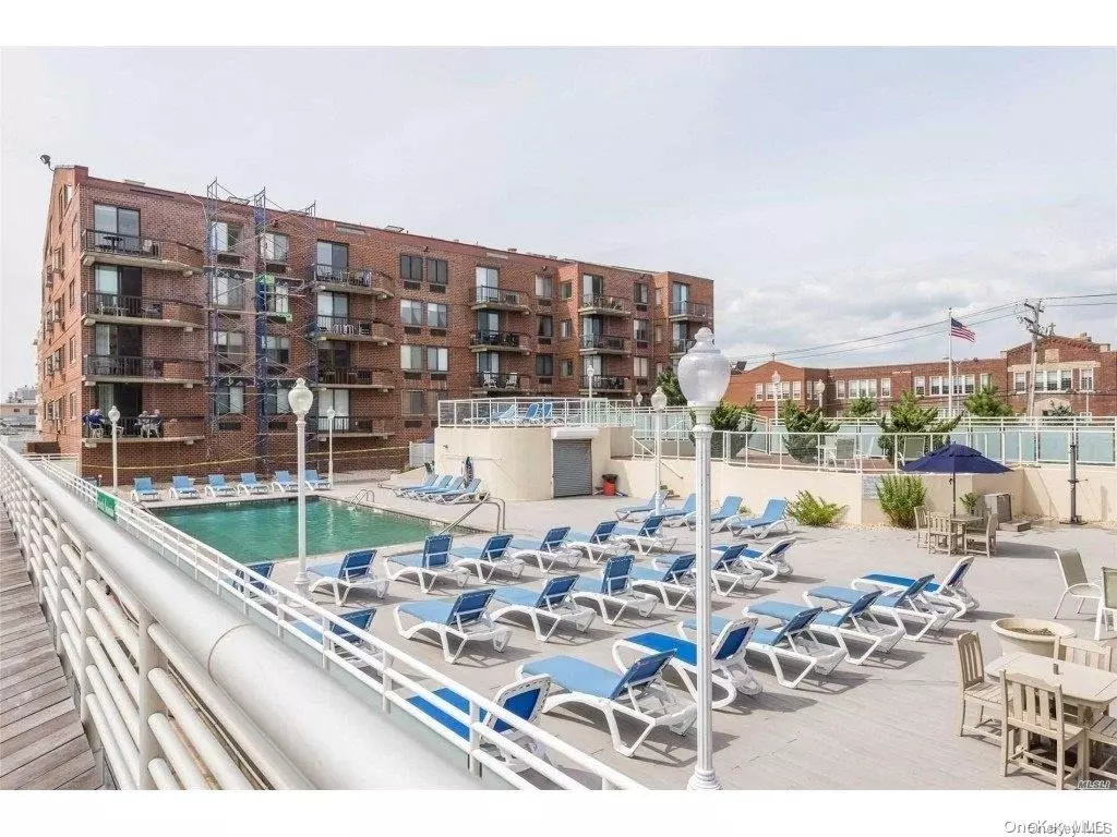 Long Beach, NY 11561,730-750 W Broadway #304