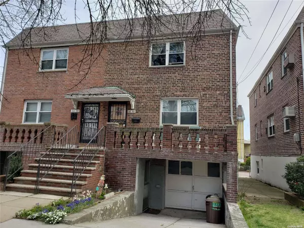 Middle Village, NY 11379,60-55 84th ST